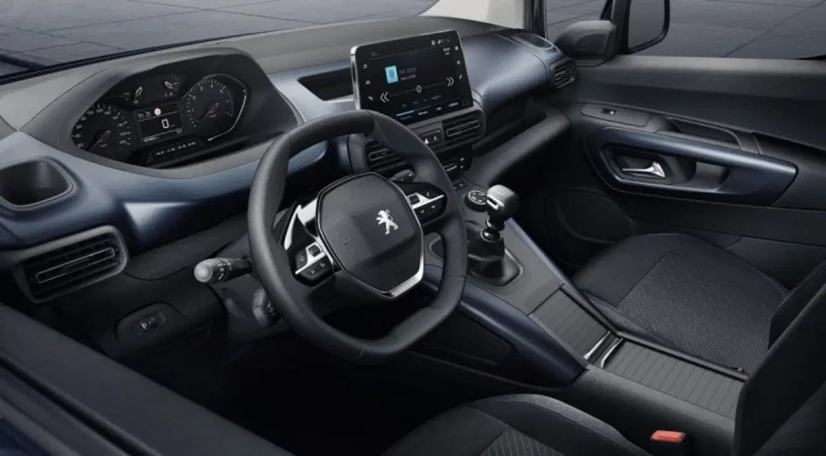 Peugeot Rifter 2018 1.5 L diesel 130 CV. Campione di spazio (8)