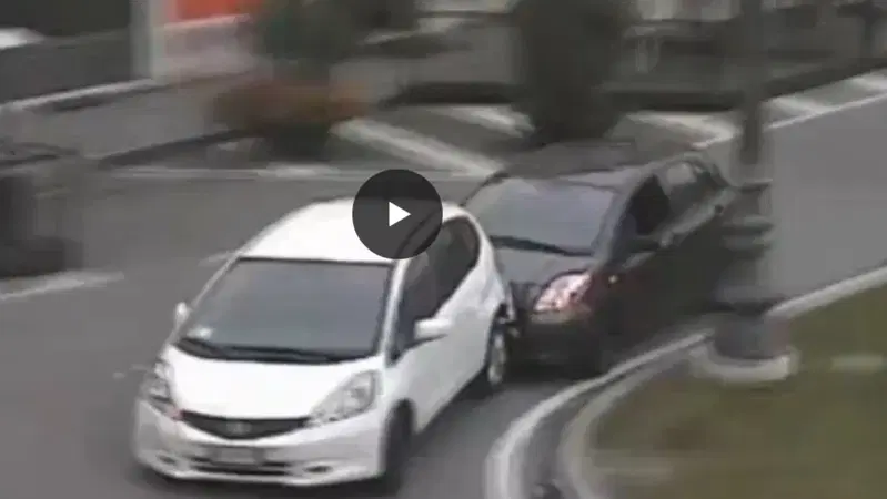 Brescia, lite sulla precedenza. Insegue e tampona auto [Video]