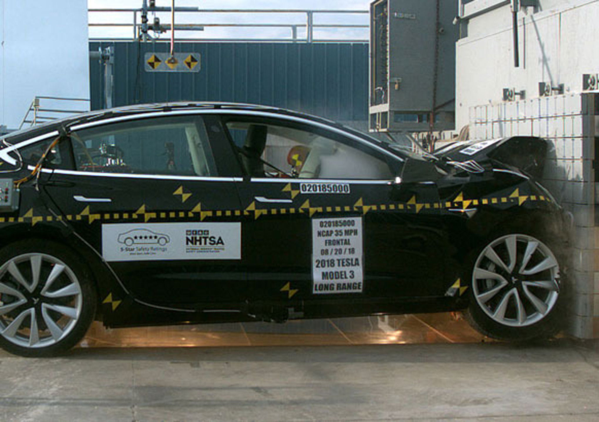 Tesla Model 3, 5 stelle nei crash test Auto ibride Automoto.it