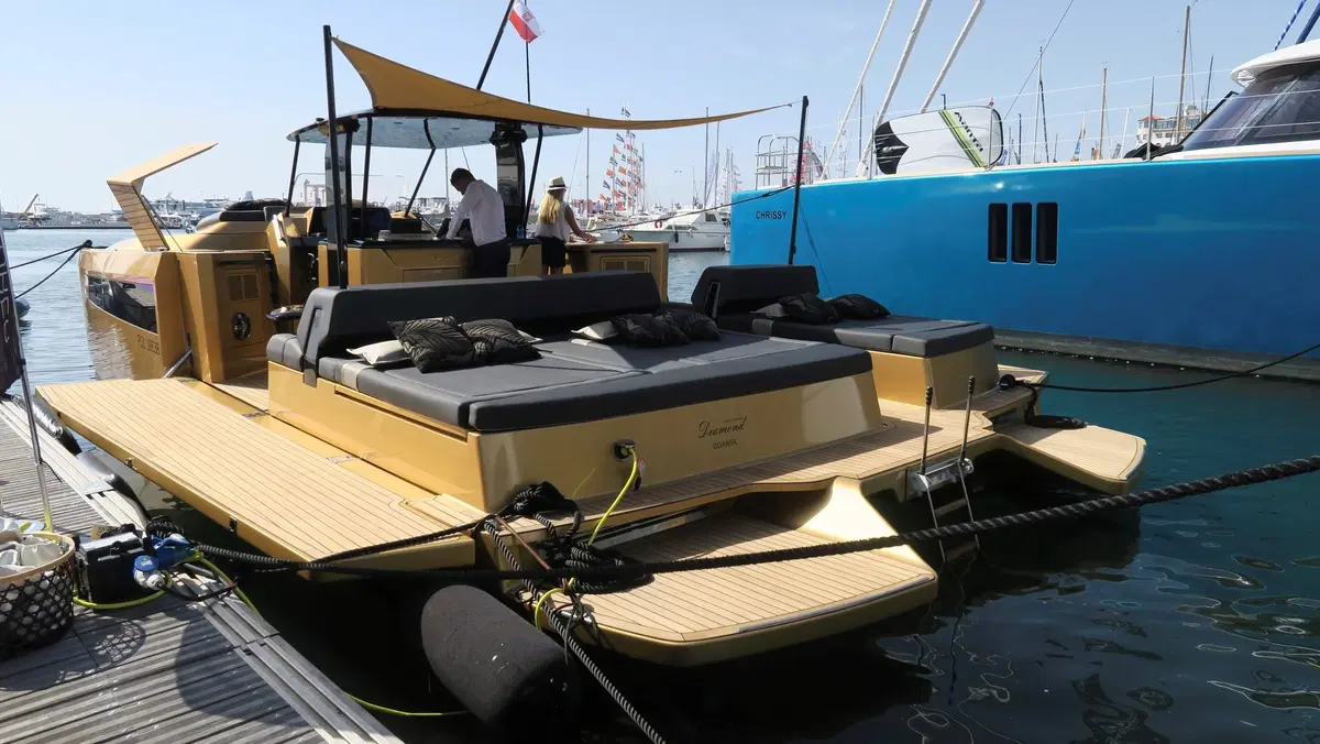 Cannes Yachting Festival 2018, tra barche ed automobili (2)