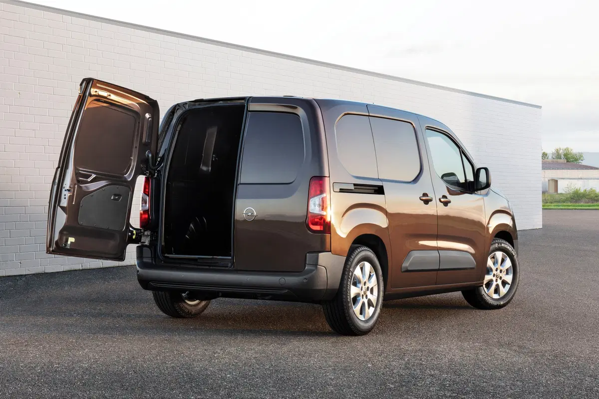 Opel Combo Furgone (2018-->>) (8)
