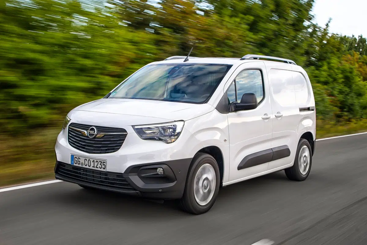 Opel Combo Furgone (2018-->>) (9)