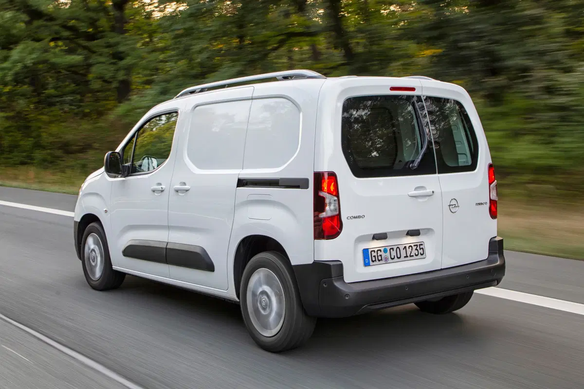 Opel Combo Furgone (2018-->>) (10)