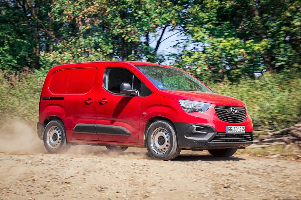 Opel Combo Furgone (2018-->>) (11)