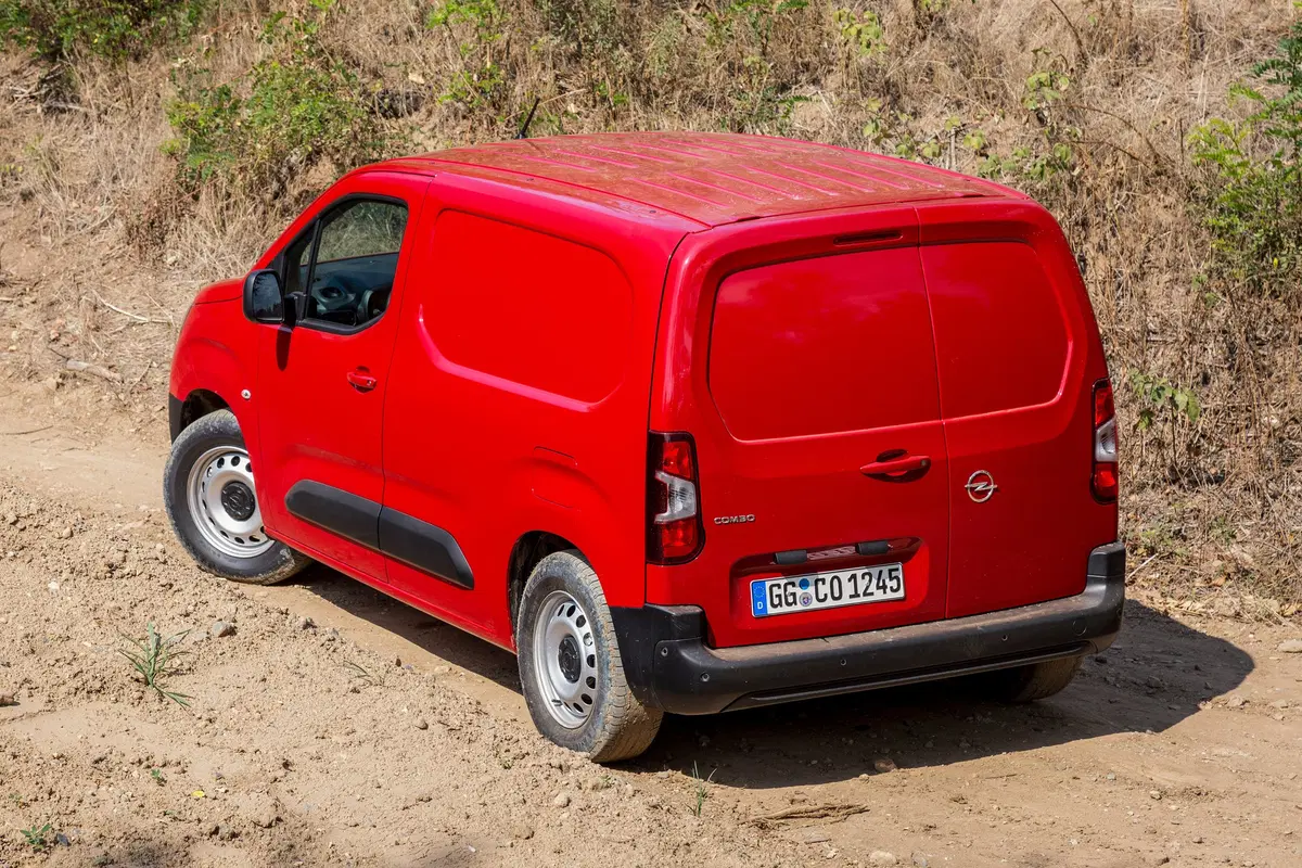 Opel Combo Furgone (2018-->>) (4)