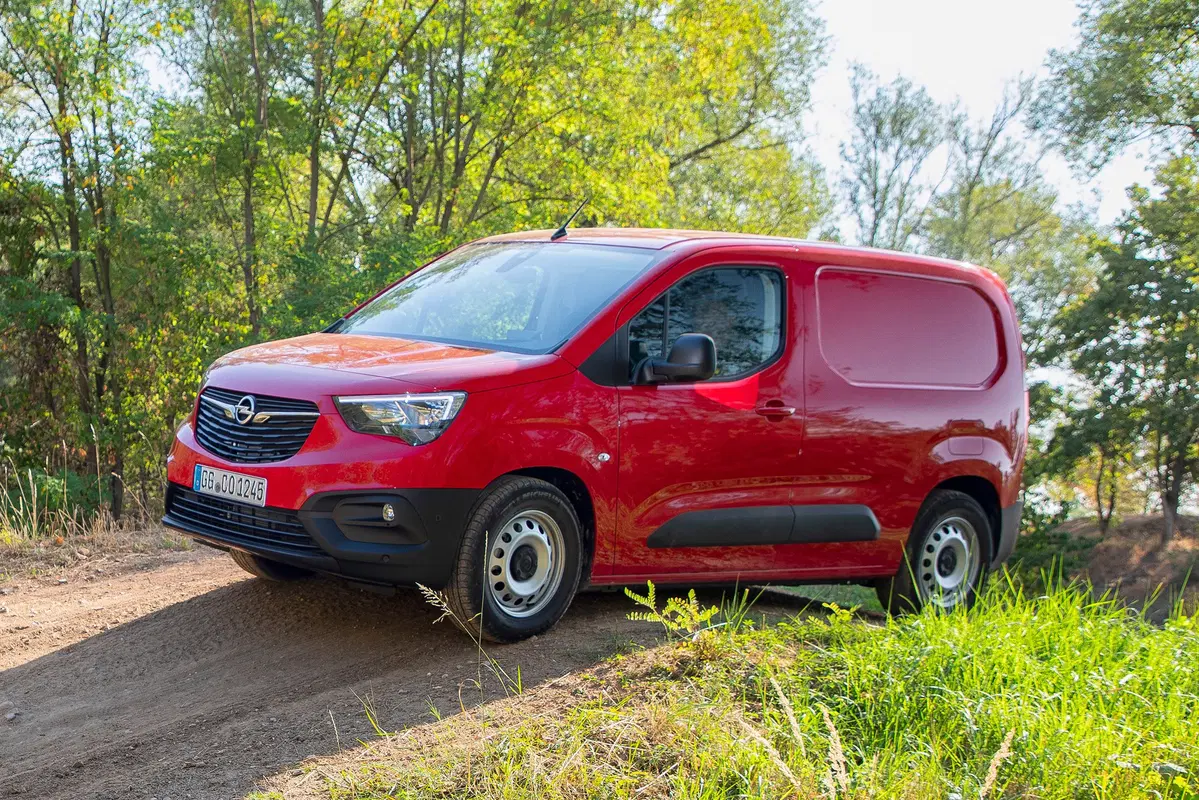Opel Combo Furgone (2018-->>) (2)