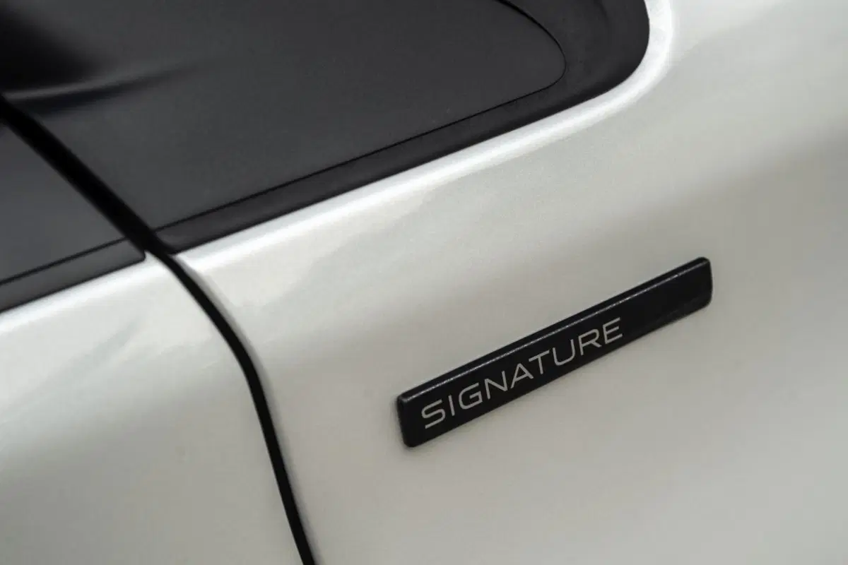 Peugeot 208 Signature, 1.200 esemplari per l'Italia (6)