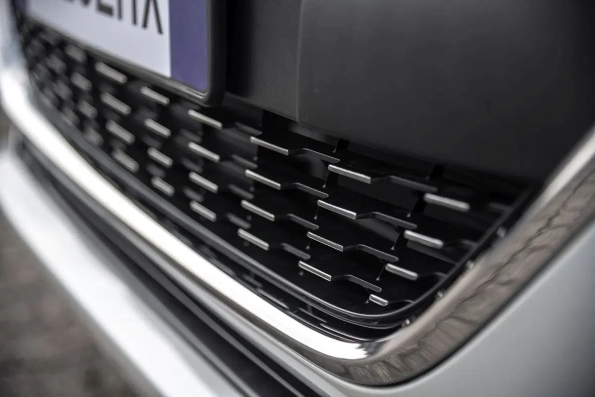 Peugeot 208 Signature, 1.200 esemplari per l'Italia (10)