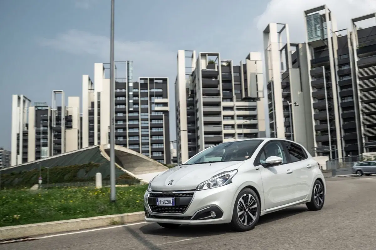 Peugeot 208 Signature, 1.200 esemplari per l'Italia (2)