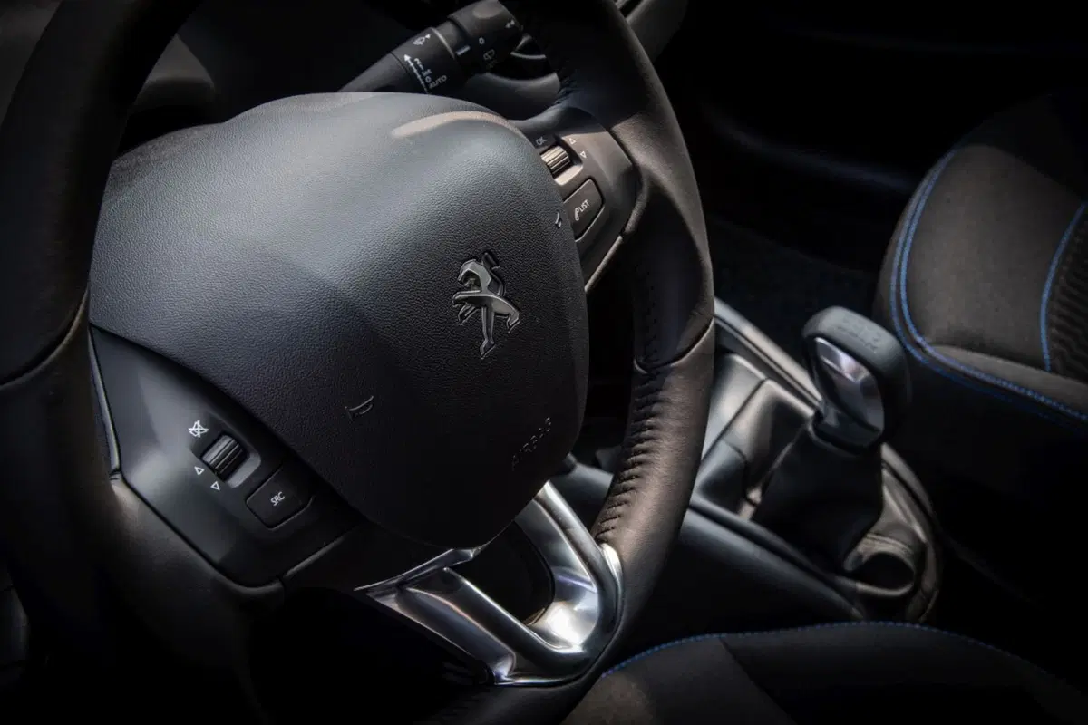 Peugeot 208 Signature, 1.200 esemplari per l'Italia (13)