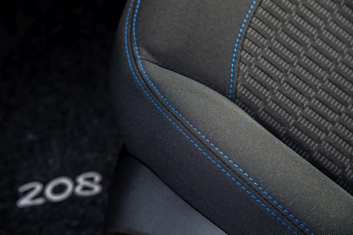 Peugeot 208 Signature, 1.200 esemplari per l'Italia (15)
