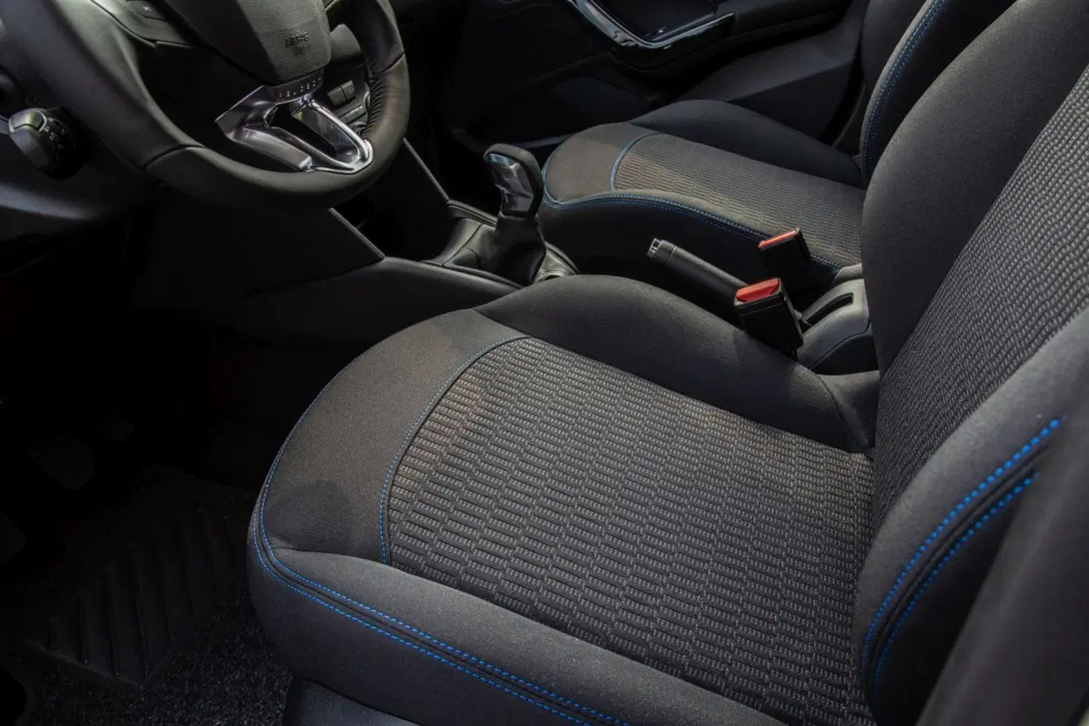 Peugeot 208 Signature, 1.200 esemplari per l'Italia (19)