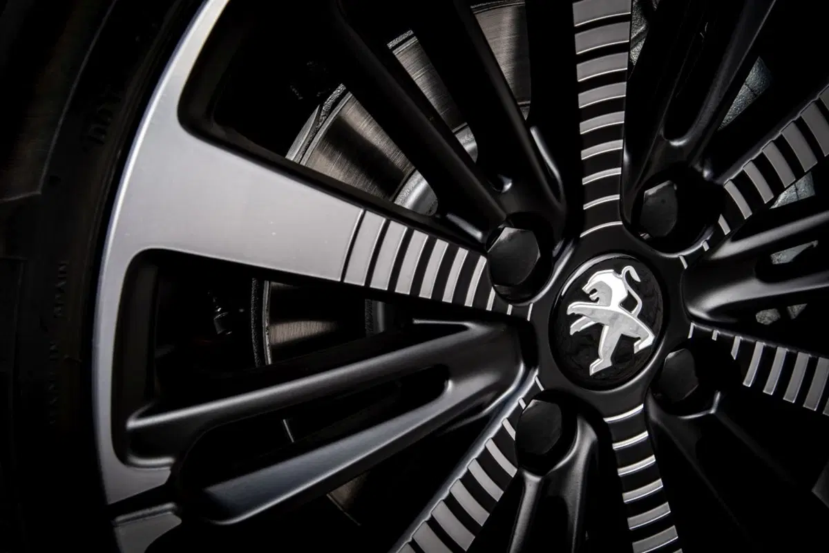 Peugeot 208 Signature, 1.200 esemplari per l'Italia (21)