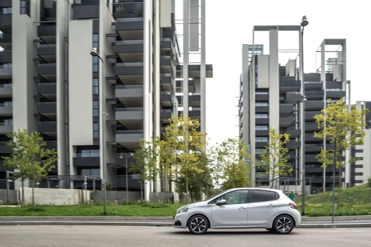Peugeot 208 Signature, 1.200 esemplari per l'Italia (8)
