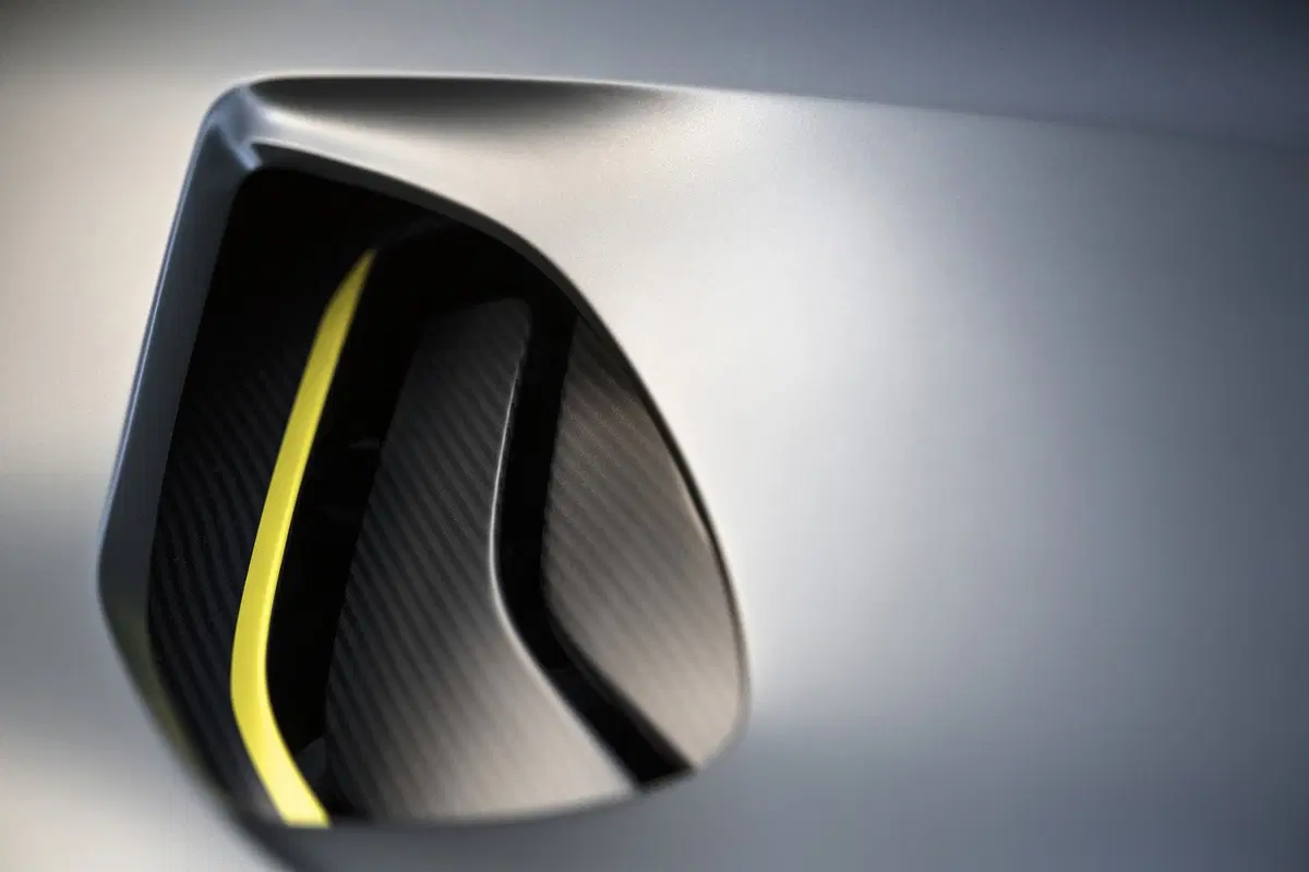 Infiniti Project Black S al Salone di Parigi 2018 [Video] (9)