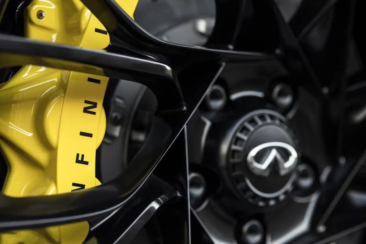 Infiniti Project Black S al Salone di Parigi 2018 [Video] (6)