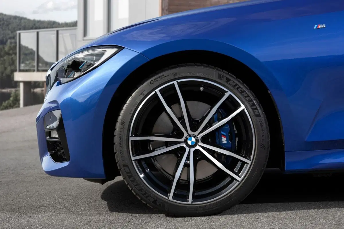 Nuova BMW Serie 3 al Salone di Parigi 2018 [Video] (12)