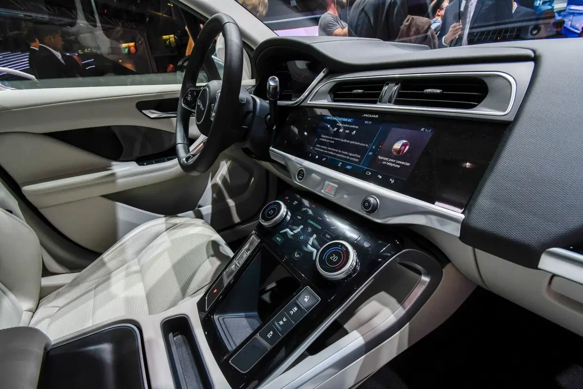 Jaguar al Salone di Parigi 2018 (10)
