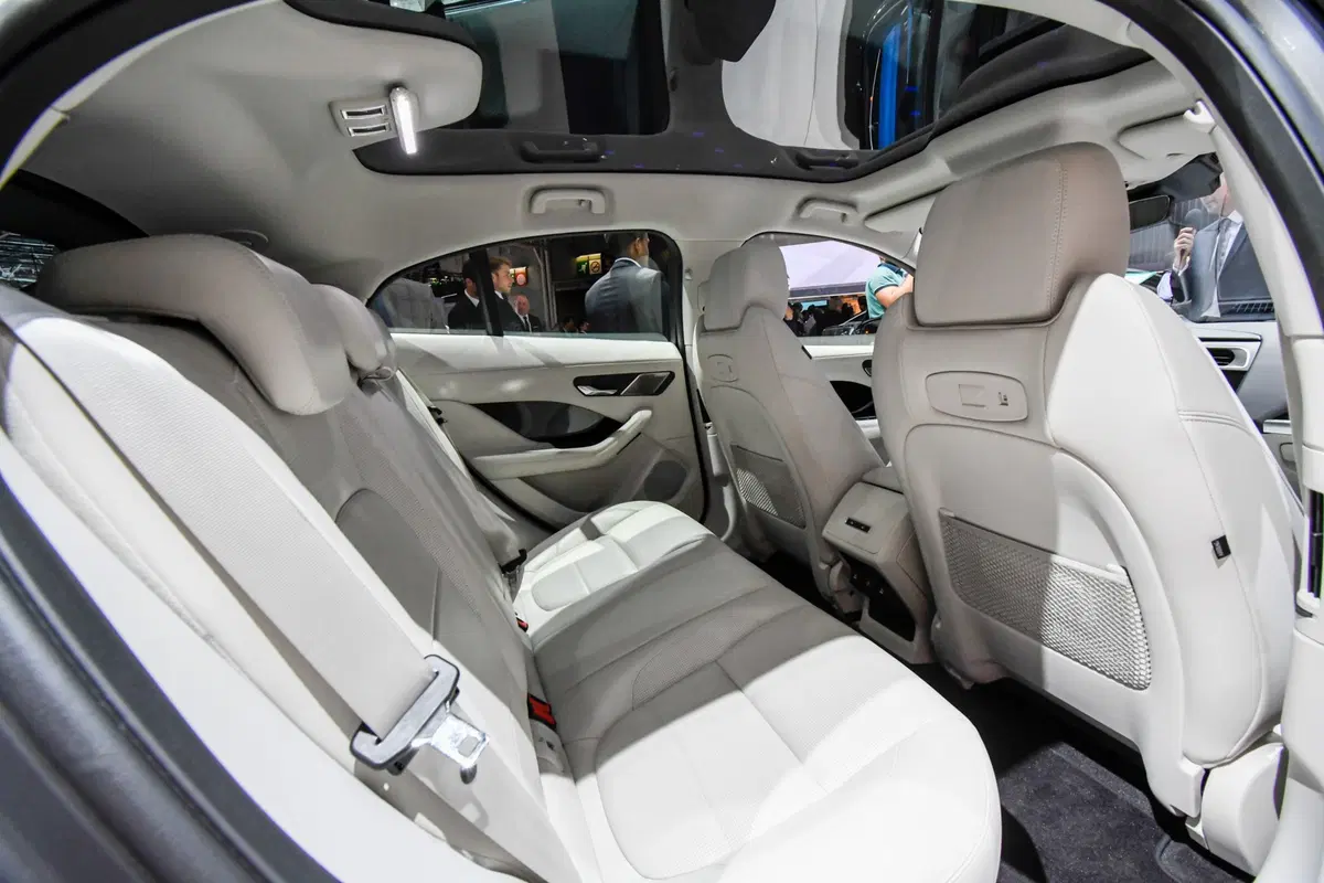 Jaguar al Salone di Parigi 2018 (11)