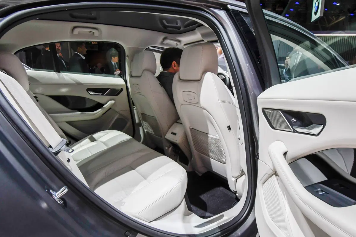 Jaguar al Salone di Parigi 2018 (12)