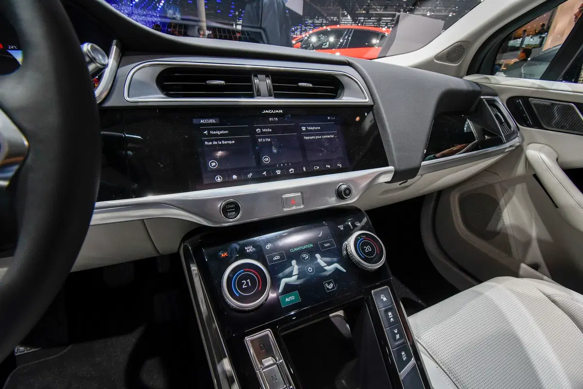 Jaguar al Salone di Parigi 2018 (14)