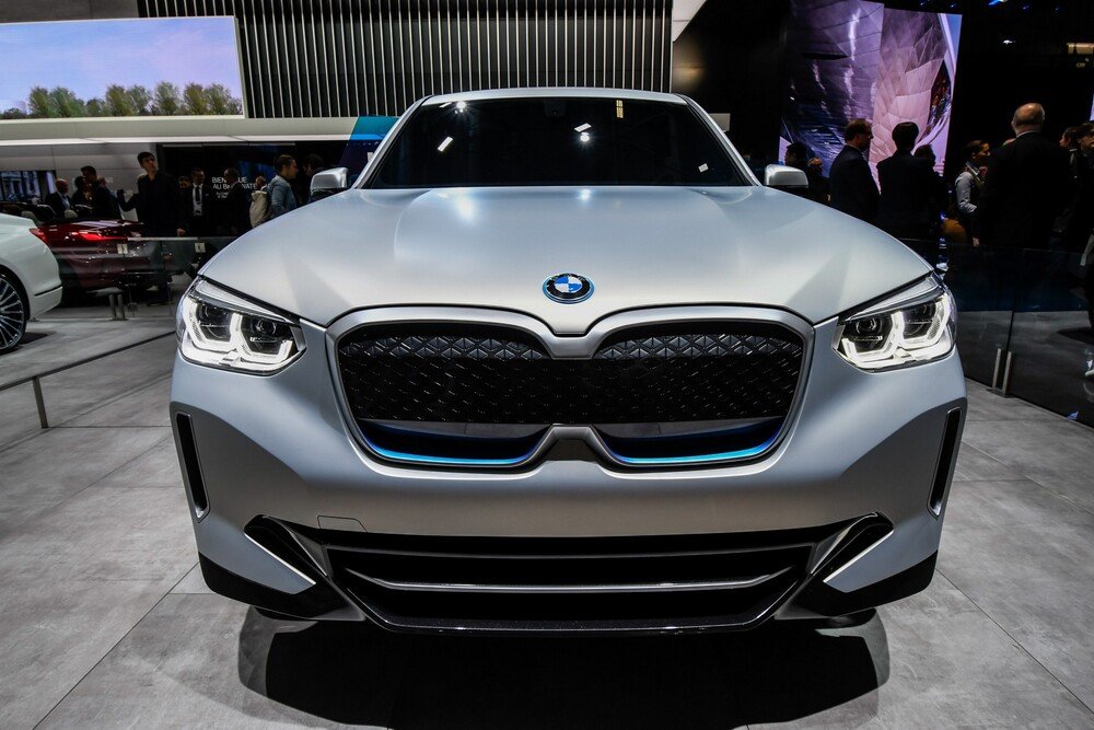Il concept BMW iX3 al Salone di Parigi 2018