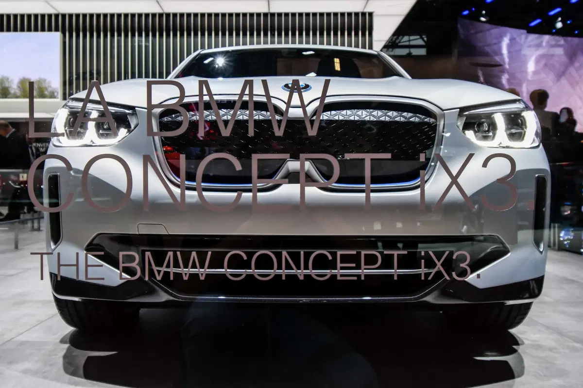 BMW Concept iX3 al Salone di Parigi 2018 (3)
