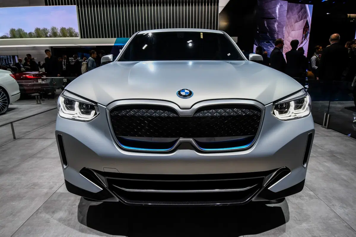 BMW Concept iX3 al Salone di Parigi 2018 (6)