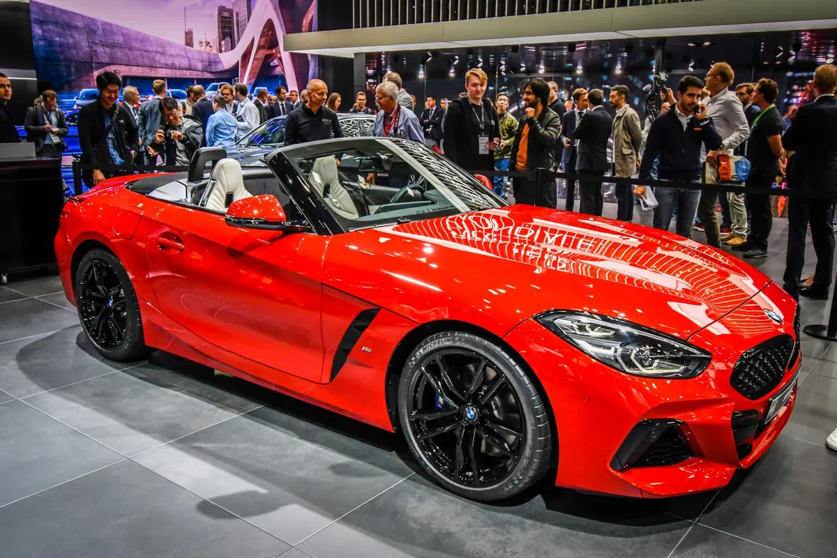 BMW Z4 al Salone di Parigi 2018 [Video]