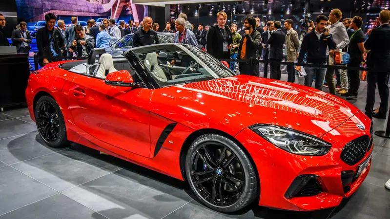 BMW Z4 al Salone di Parigi 2018 [Video]