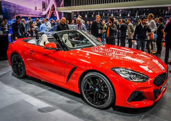 BMW Z4 al Salone di Parigi 2018 [Video]