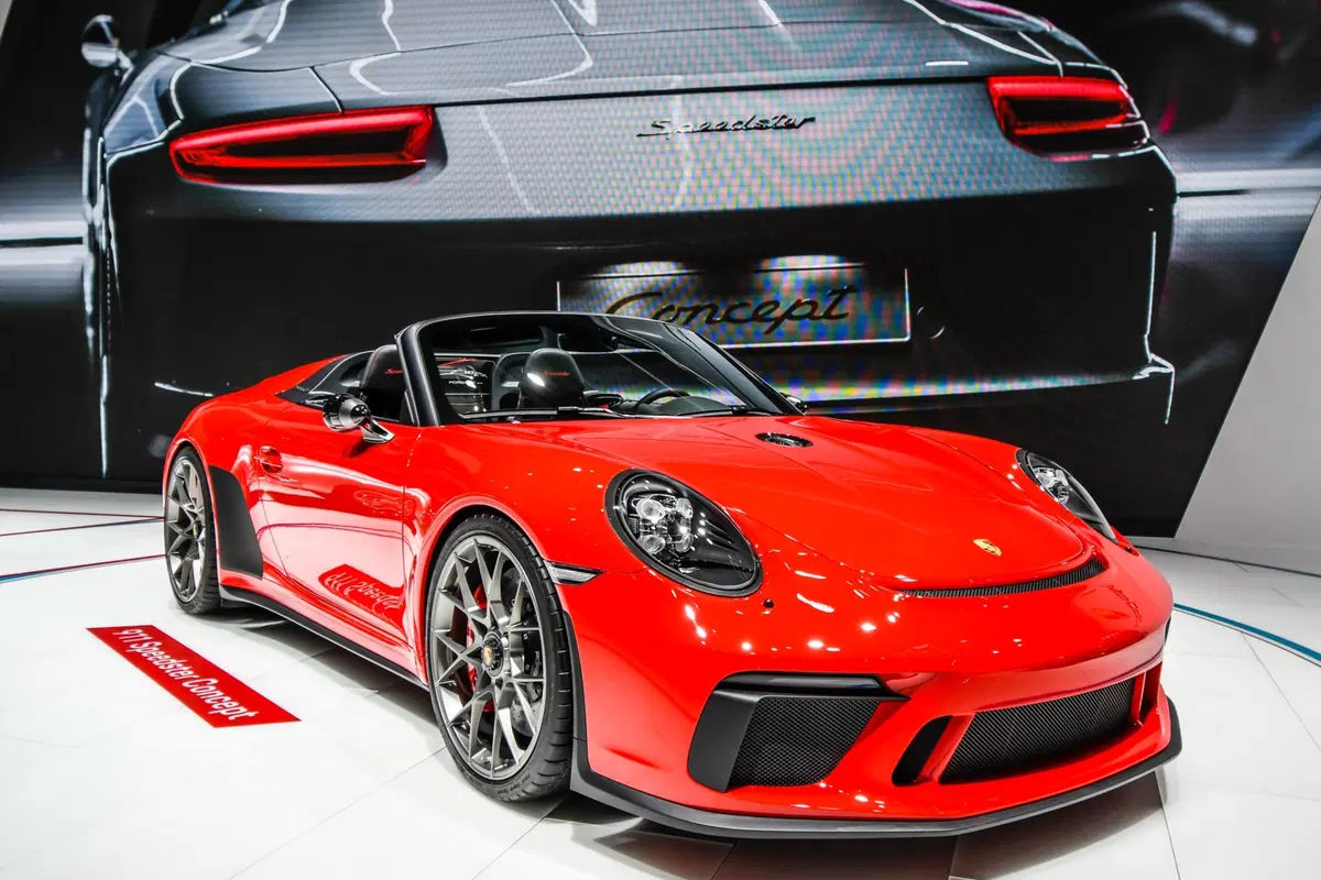 Porsche al Salone di Parigi 2018 [Video] (6)