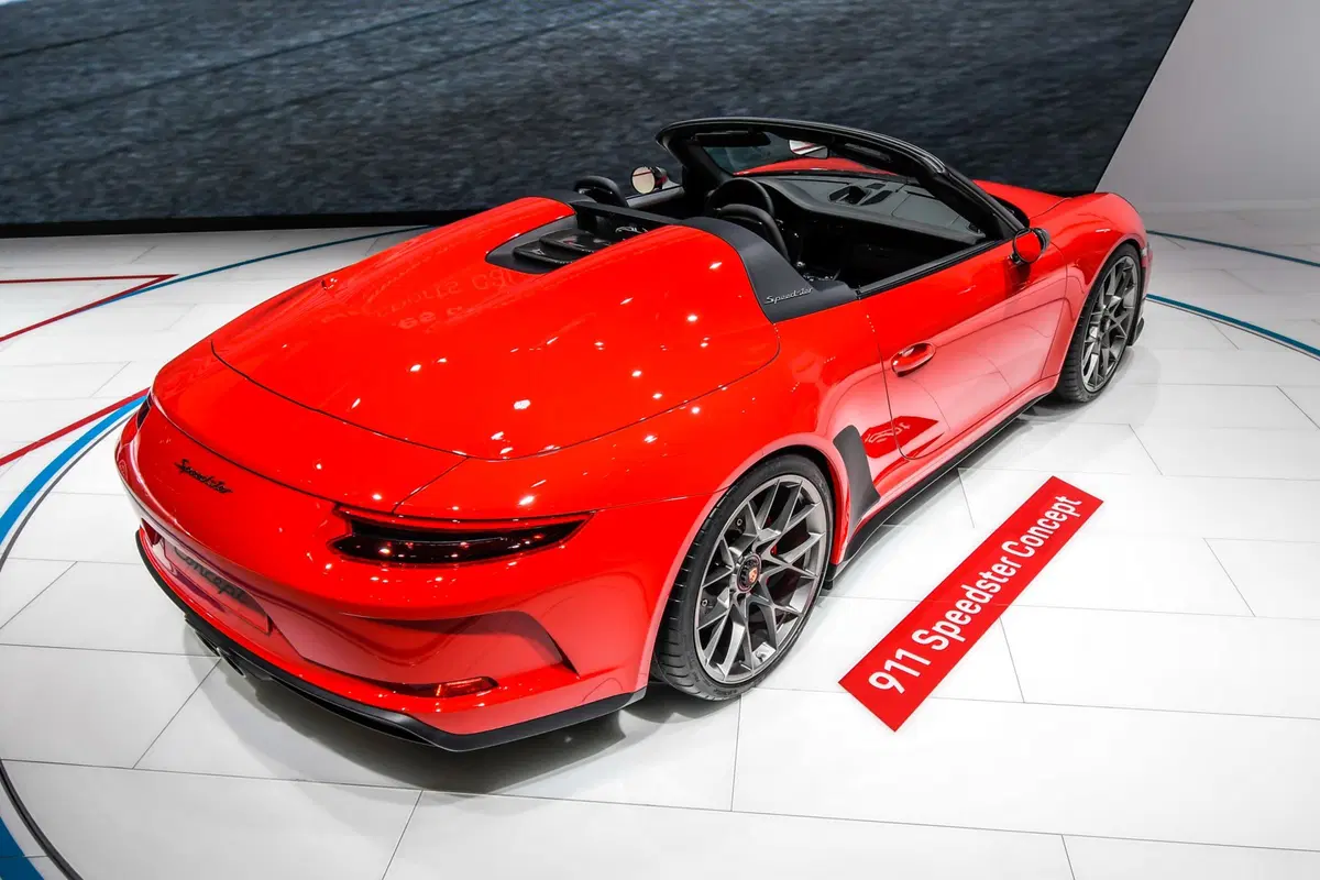 Porsche al Salone di Parigi 2018 [Video]