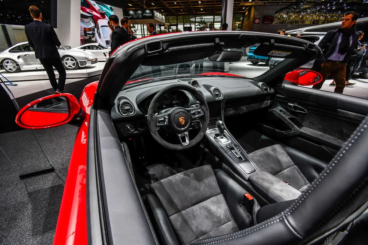 Porsche al Salone di Parigi 2018 [Video] (12)