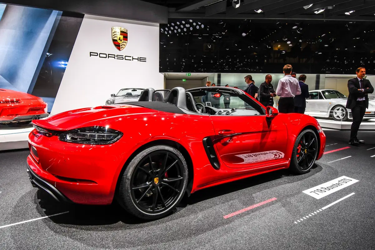 Porsche al Salone di Parigi 2018 [Video] (13)