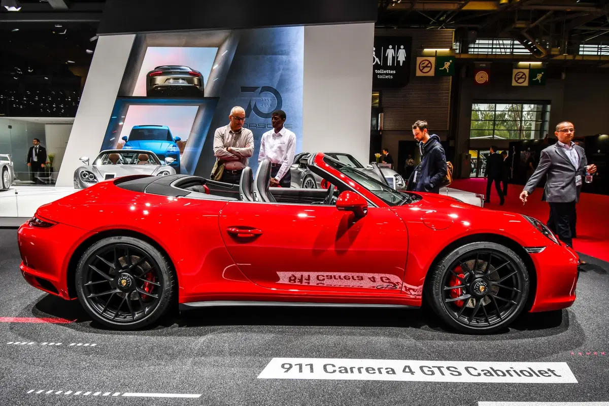 Porsche al Salone di Parigi 2018 [Video] (16)