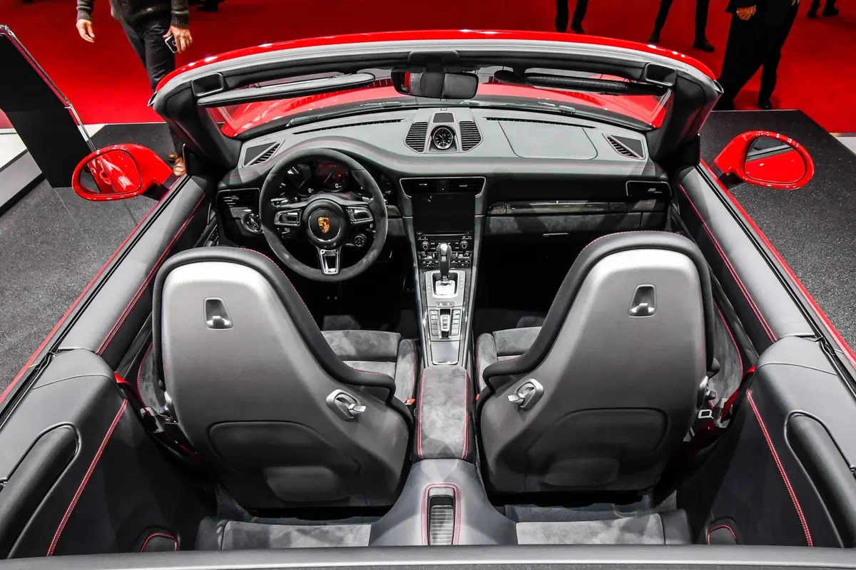 Porsche al Salone di Parigi 2018 [Video] (18)