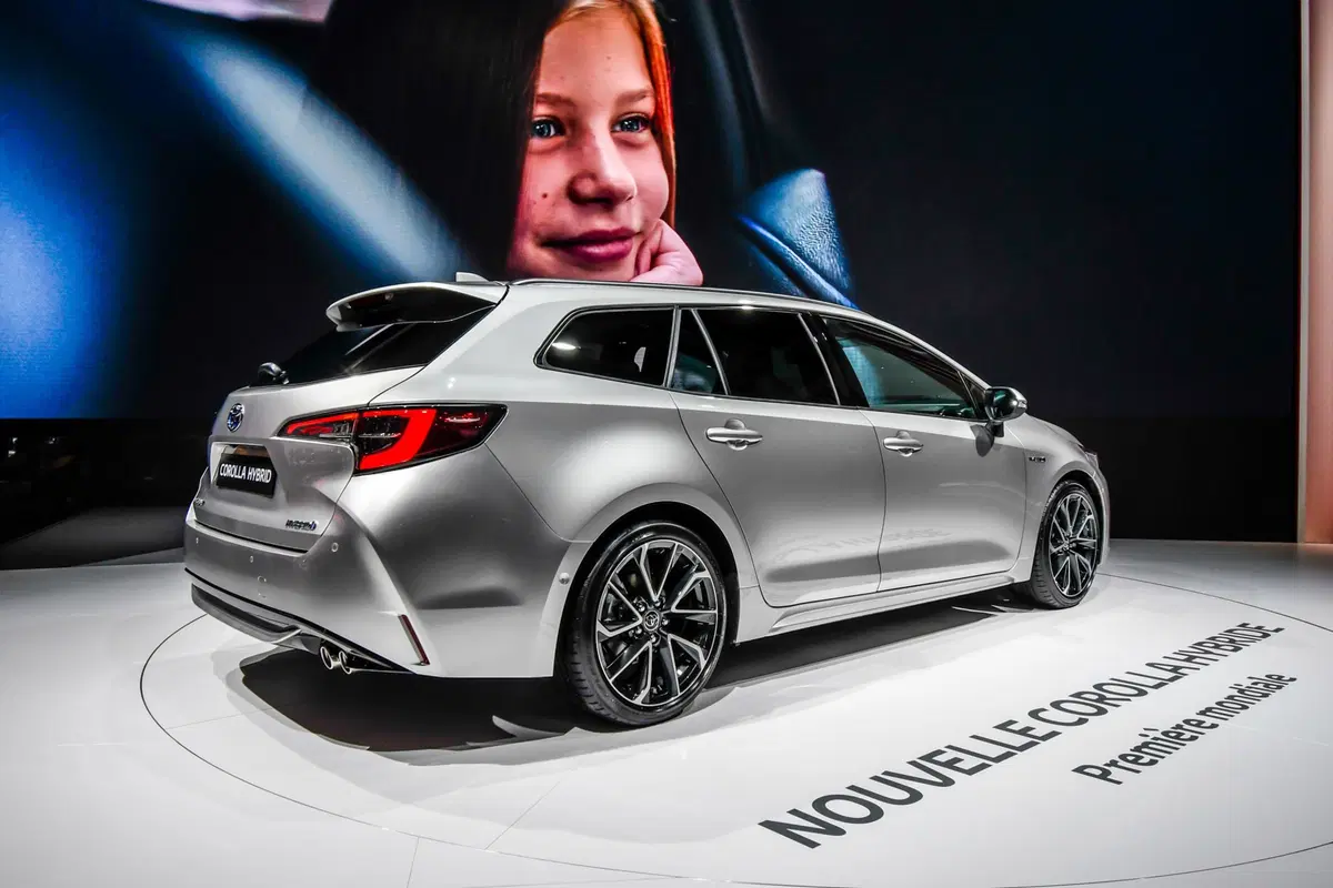 Toyota Corolla Touring Sports al Salone di Parigi 2018 (5)