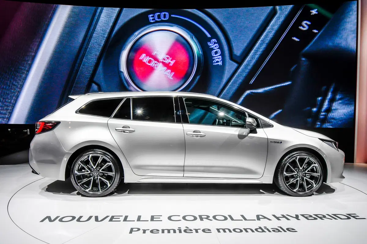 Toyota Corolla Touring Sports al Salone di Parigi 2018 (2)