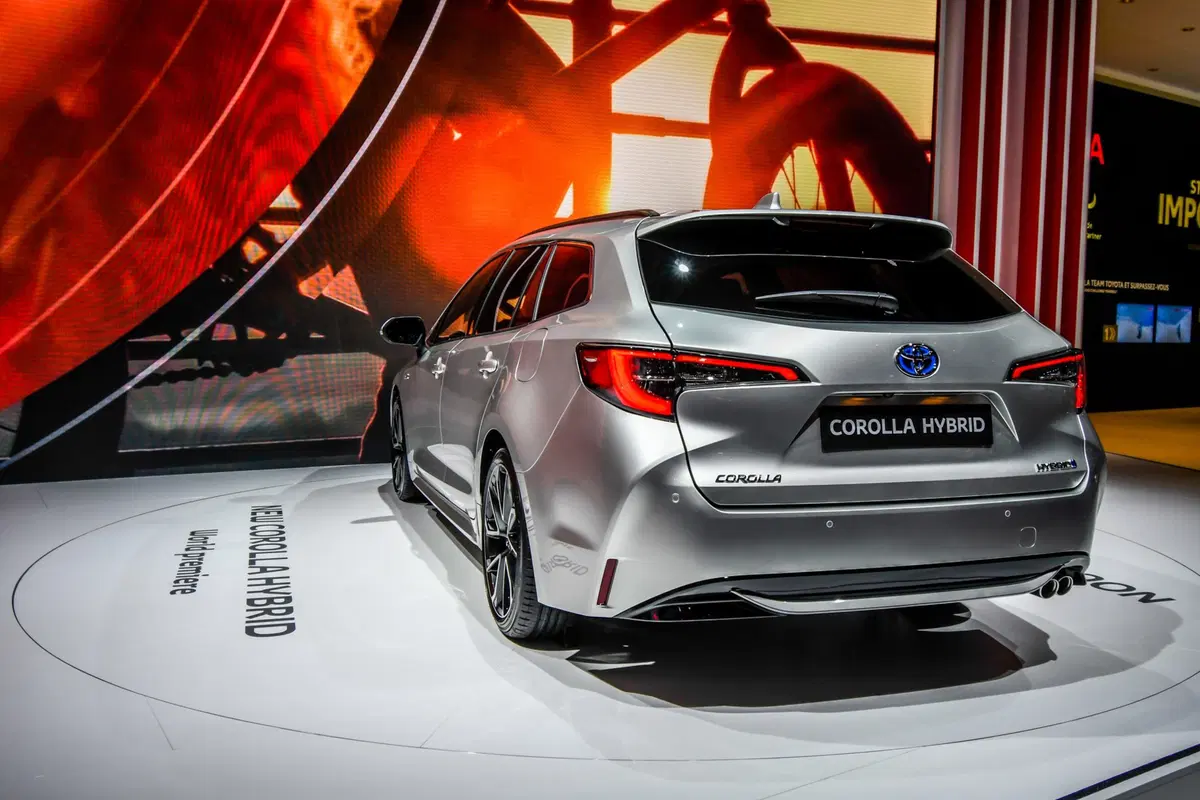 Toyota Corolla Touring Sports al Salone di Parigi 2018 (3)