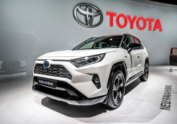 Toyota RAV4 Hybrid al Salone di Parigi 2018 [Video]