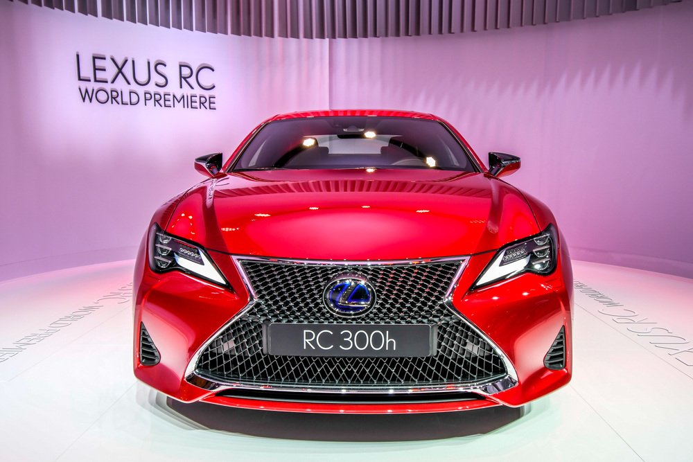 Il muso della nuova Lexus RC coup&eacute; al Salone di Parigi 2018