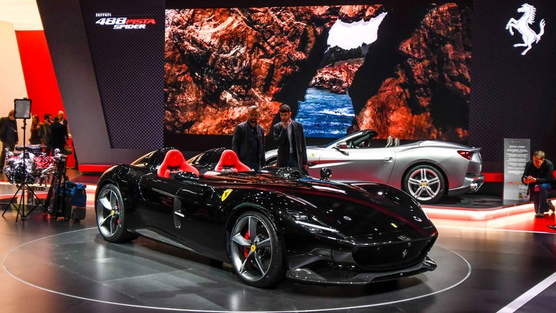Ferrari al Salone di Parigi 2018 [Video]