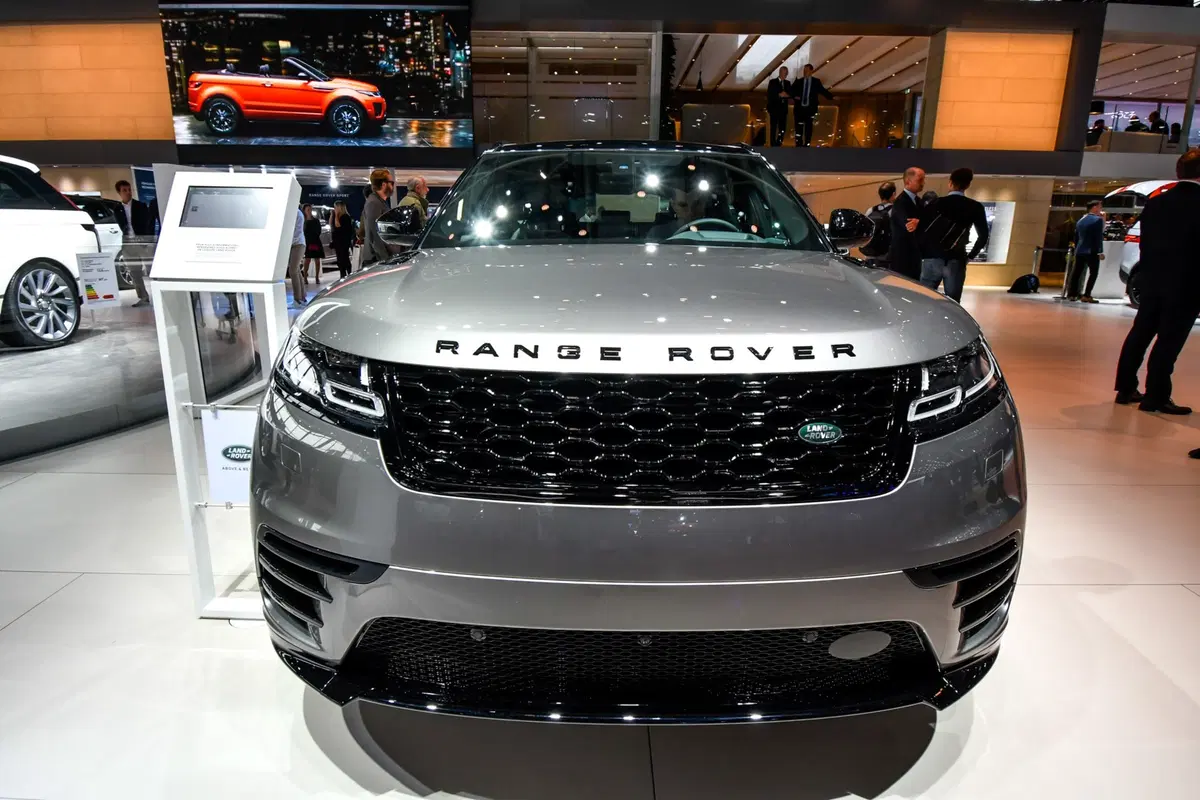 Land Rover al Salone di Parigi 2018 (3)