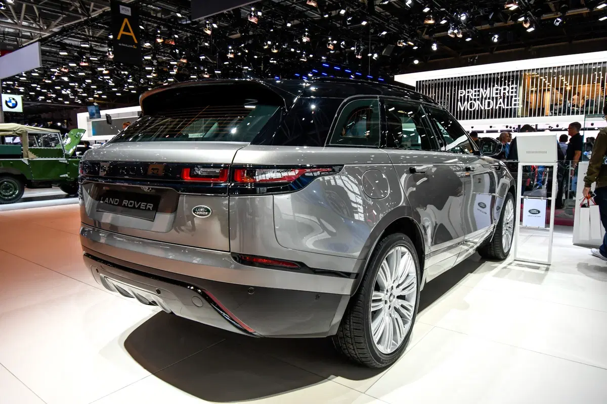 Land Rover al Salone di Parigi 2018 (4)