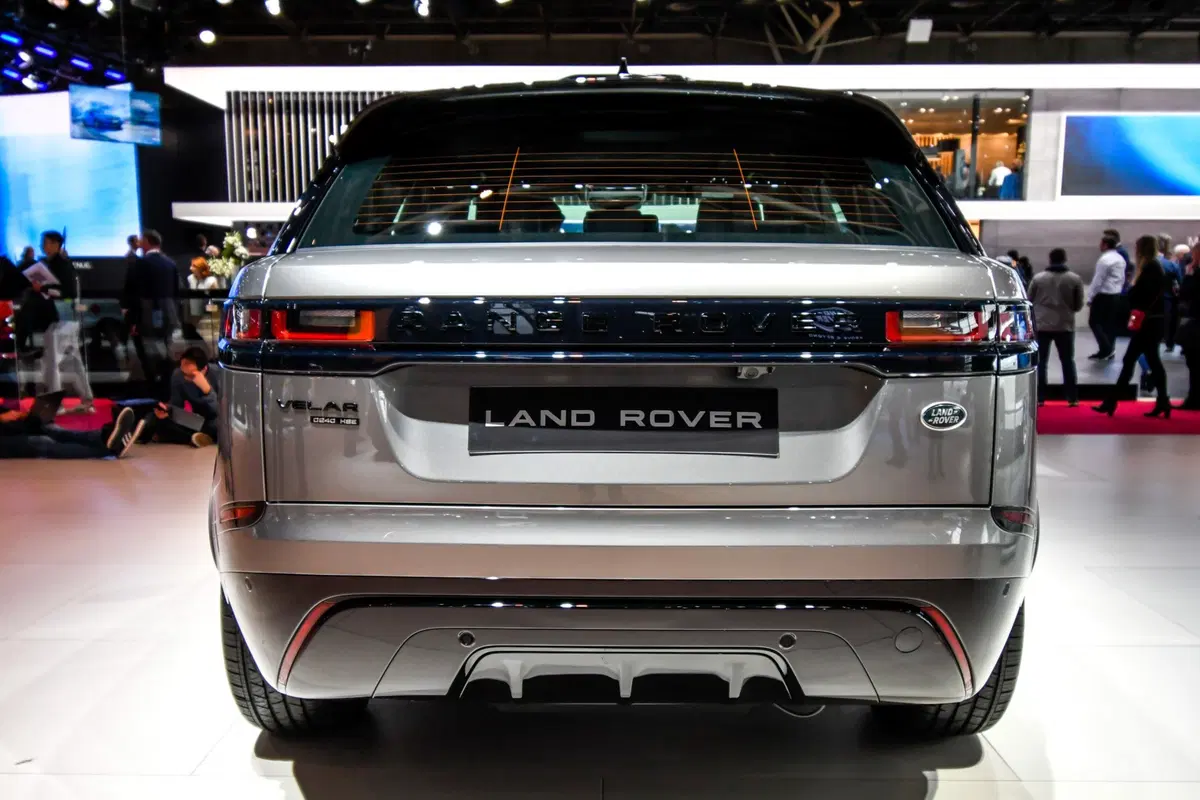 Land Rover al Salone di Parigi 2018 (5)