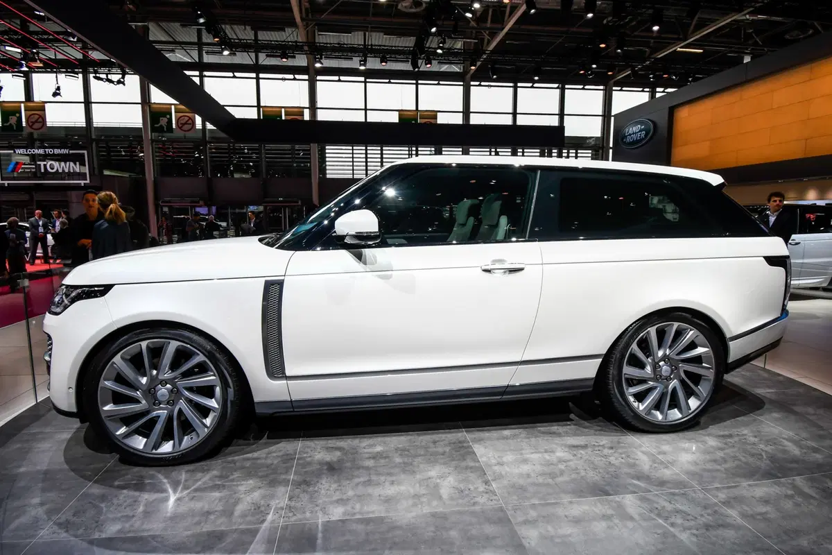 Land Rover al Salone di Parigi 2018 (10)