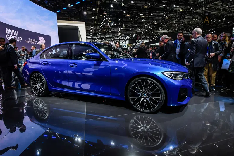 La nuova generazione della BMW Serie 3 debutta a Parigi