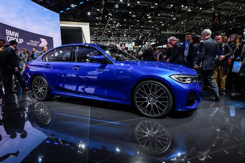 La nuova generazione della BMW Serie 3 debutta a Parigi