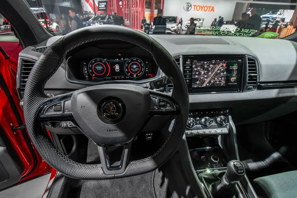 Skoda Karoq Sportline al Salone di Parigi 2018 (6)